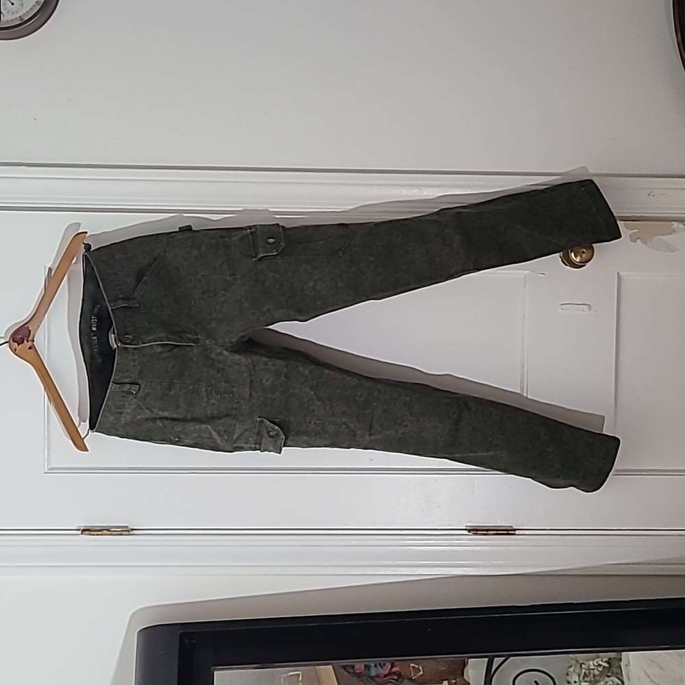 Duluth Trading floral print cargo pants
